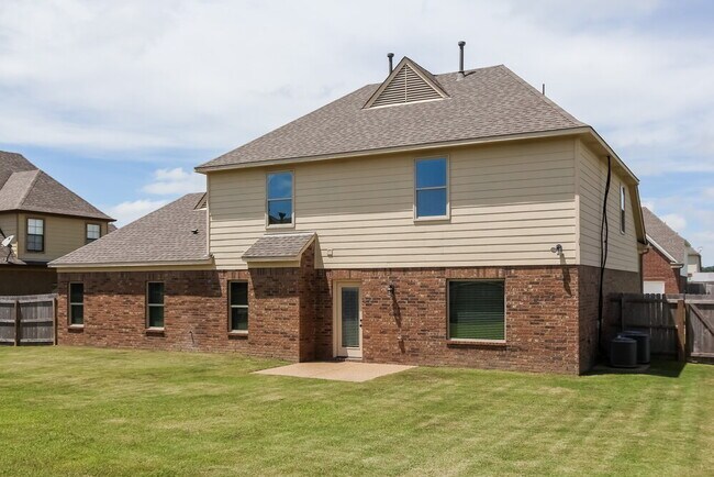 Building Photo - 170 Misty Fields Rd