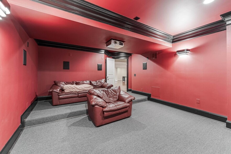 Building Photo - 829 Golden Arrow St