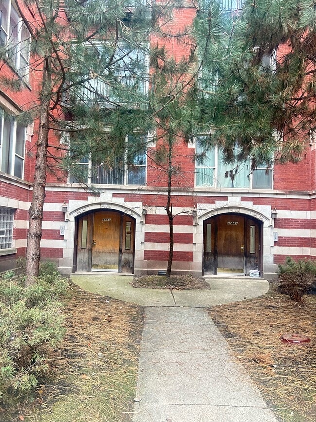 Building Photo - 5146 S King Dr