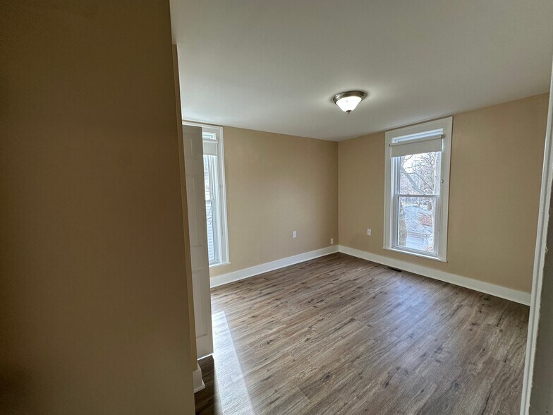 Building Photo - 711 Napoleon St