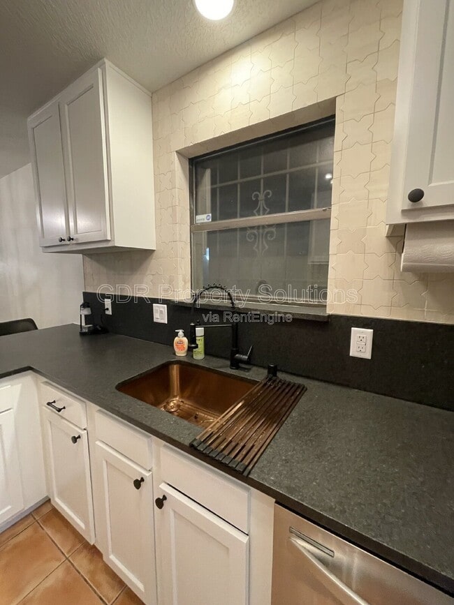 Building Photo - 520 Ortiz Dr NE