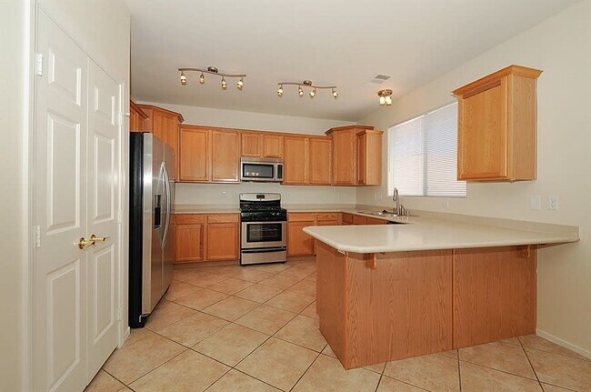 Building Photo - 8913 Wolf Dancer Ave