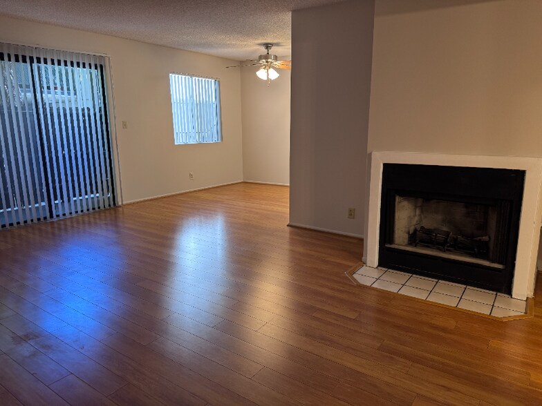 Building Photo - 430 E San Jose Ave