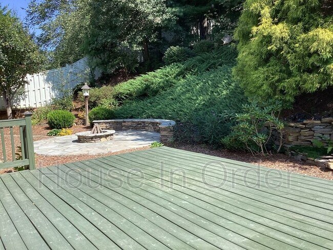 Building Photo - 49 White Ash Dr