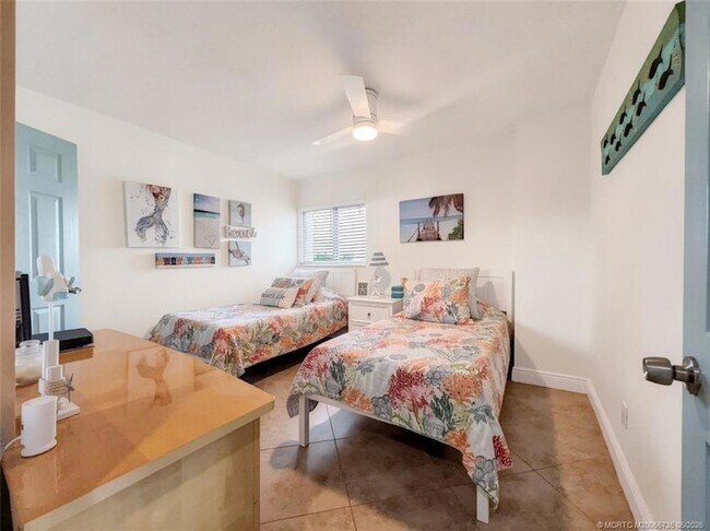 Building Photo - 10102 S Ocean Dr