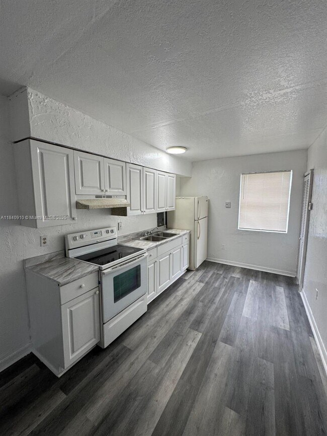 Building Photo - 3221 NW 48th St