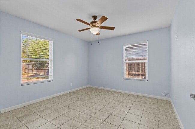 Building Photo - 218 W Williamson Ave