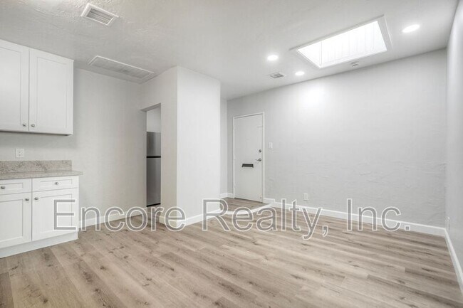 Building Photo - 303 3rd Ave