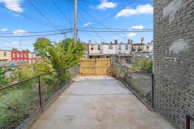 Building Photo - 137 N Montford Ave