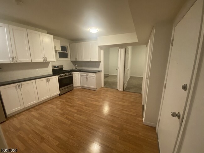 Primary Photo - 83 4th St
