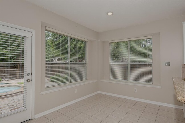 Building Photo - 11 Valleybrook Pl