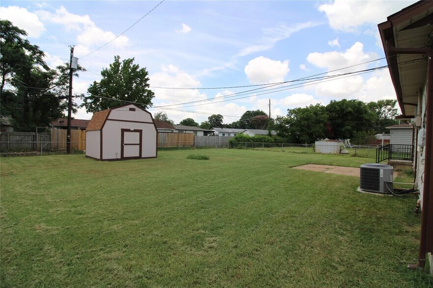 Building Photo - 1727 Waldrop St