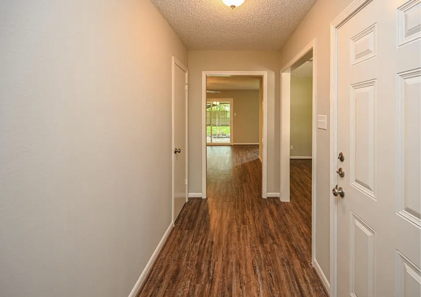 Building Photo - 1507 Bayou Dr