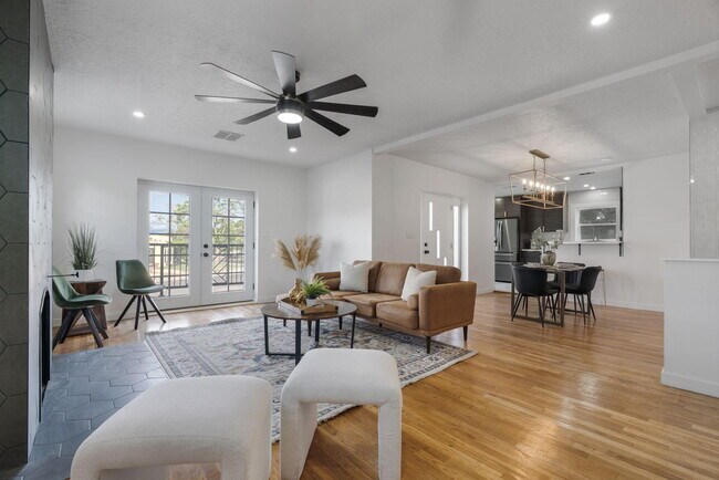 Building Photo - 219 Solano Dr SE