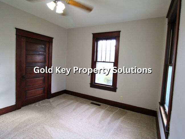 Building Photo - Huge 2 BR 1 BA with Garage and Covered Porch (NO SECTION 8)