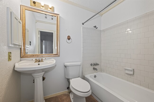 Building Photo - 13908 Cravenridge Dr