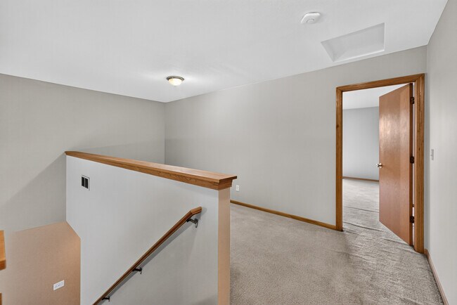 Building Photo - 1110 Rose Dr