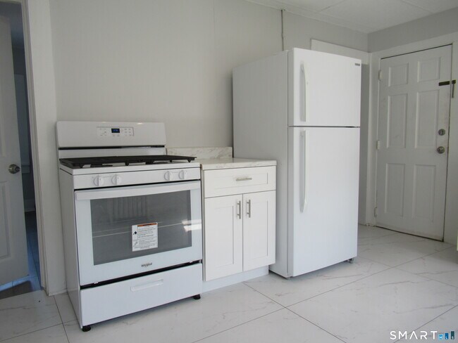 Building Photo - 81 Jetland St