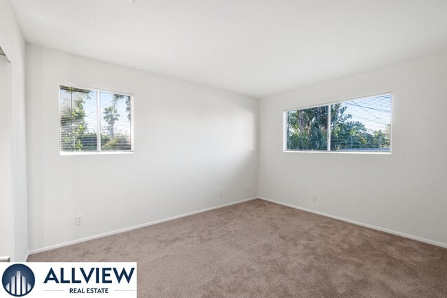 Building Photo - Gorgeous, updated 3 bed, 2 bath home in th...