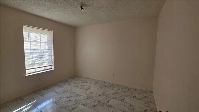 Building Photo - 1327 Brenda Ln