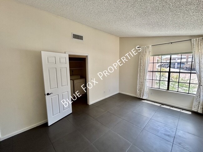 Building Photo - 6490 N Tierra De Las Catalinas