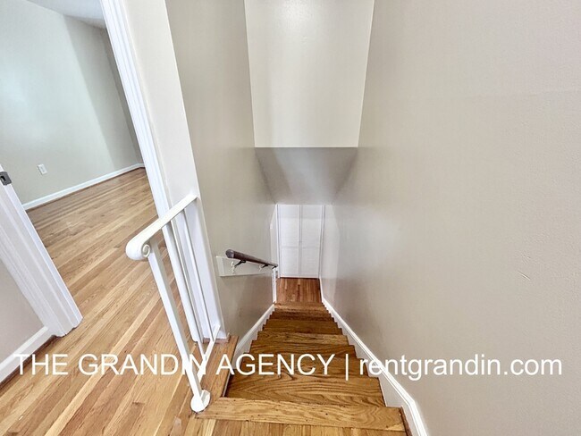 Building Photo - 1803 Grandin Rd SW