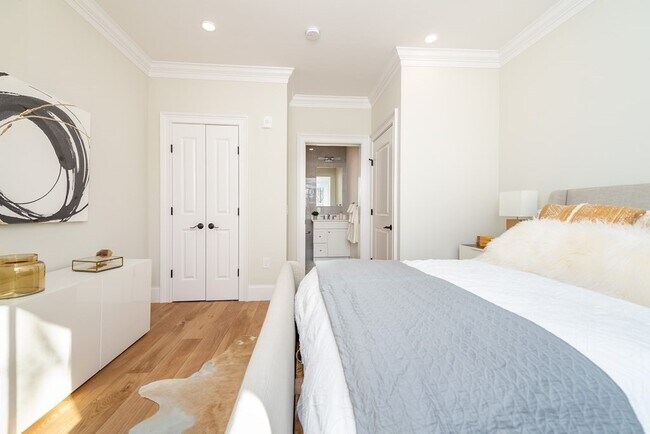 Building Photo - 105 Forest Hills St