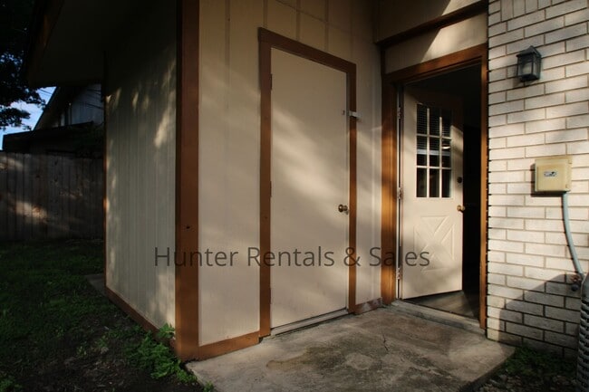 Building Photo - Super Cute!