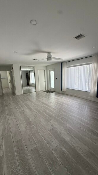 Building Photo - 1730 NE 56th Ct