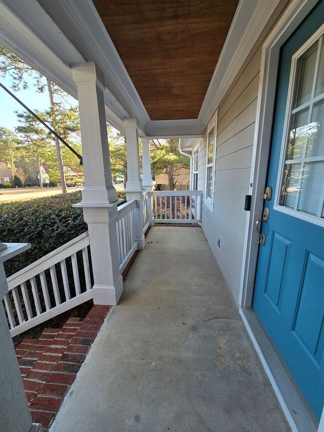 Building Photo - 641 Orchard Falls Dr