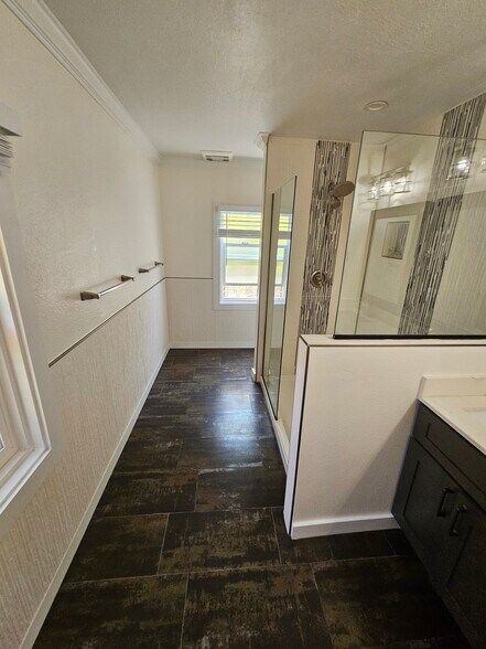 Building Photo - 9411 Castlewood St