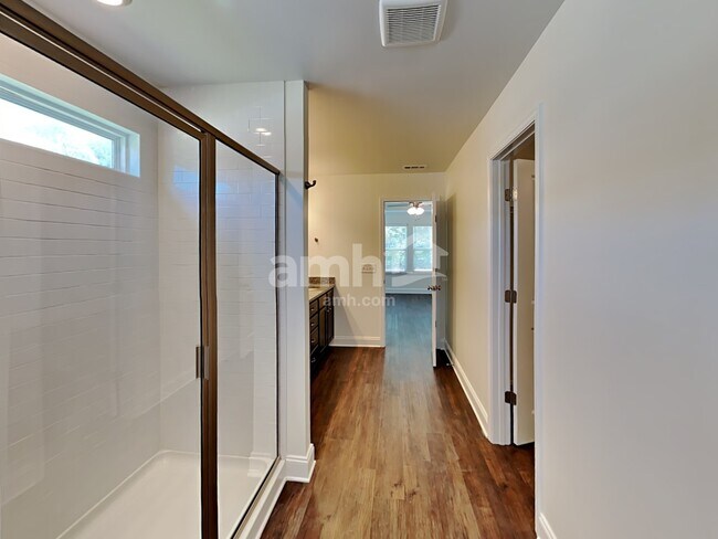 Building Photo - 5961 Hagar Vly Dr