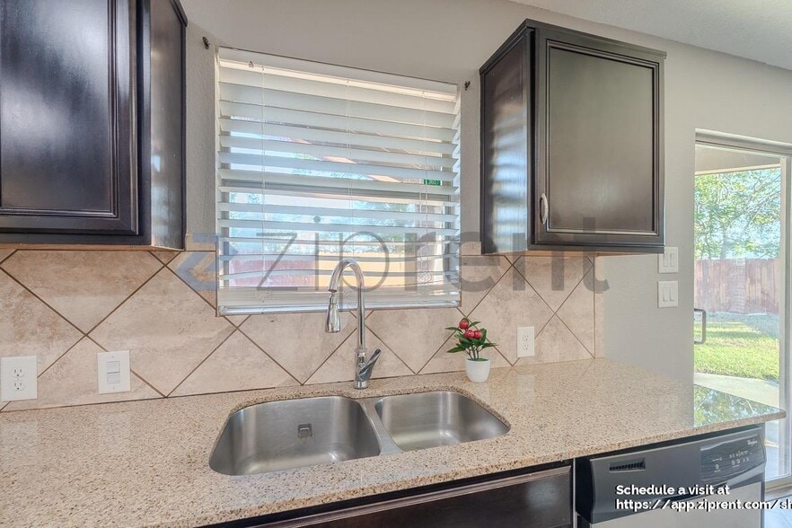 Building Photo - 7610 Connemara Dr