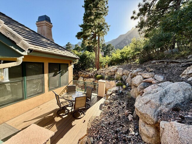 Building Photo - Gorgeous 4 Bedroom Home located in Gated Broadmoor Community