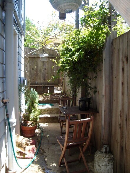 Entryway - 333A Vicksburg St
