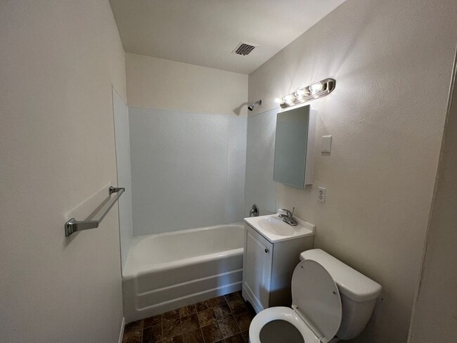 Building Photo - d219