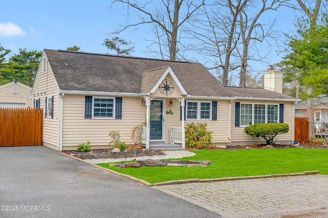 Building Photo - 14 Chestnut St