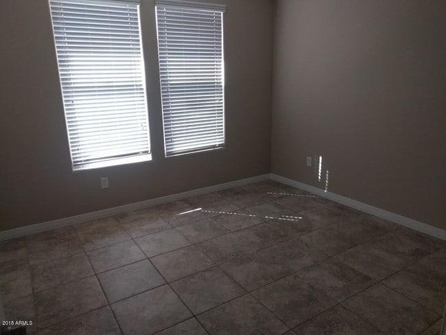 Building Photo - 5550 N 16th St