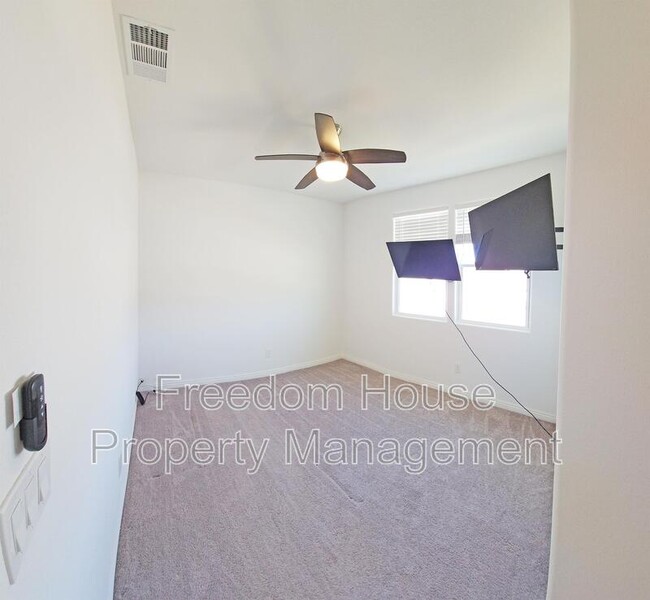 Building Photo - 3575 E Wallowa Dr