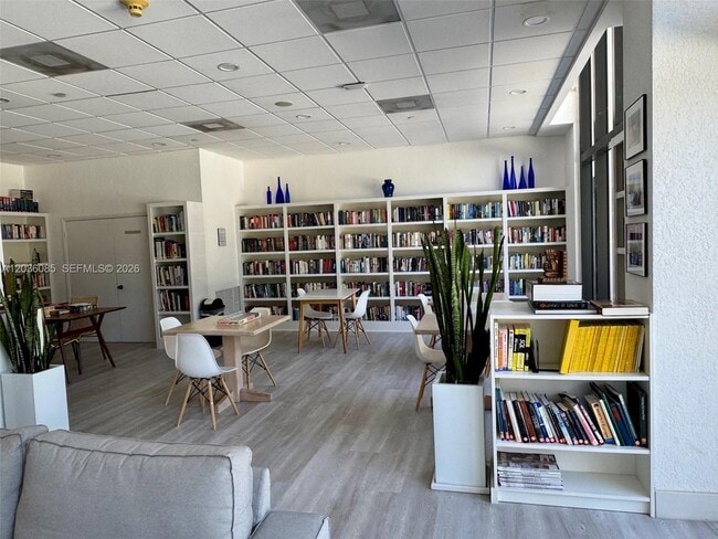 Building Photo - 1450 Brickell Bay Dr