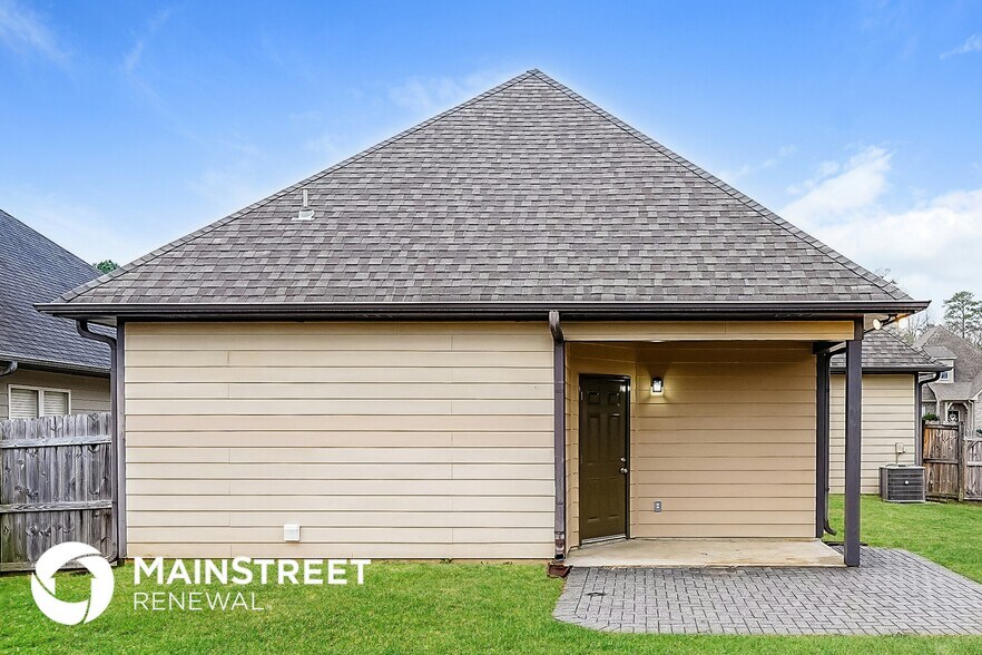 Building Photo - 1291 Washington Dr