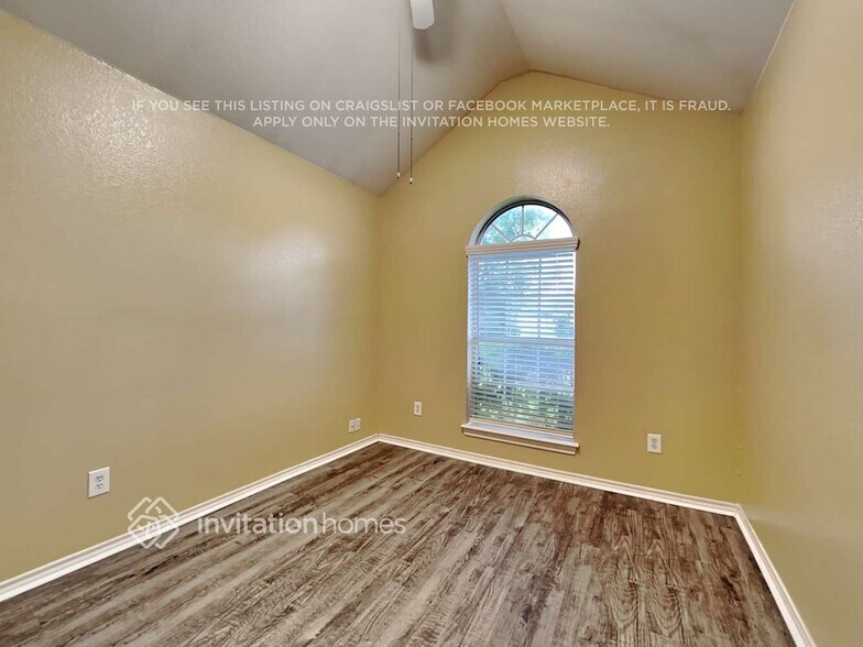 Building Photo - 2800 St Martin Dr