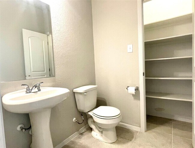 Building Photo - 6701 Wolf Pack Dr