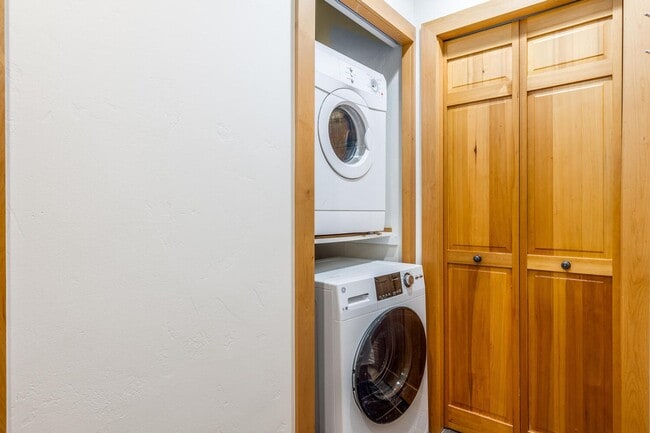 Building Photo - Old Town GEM Just 1 Block from PCMR!