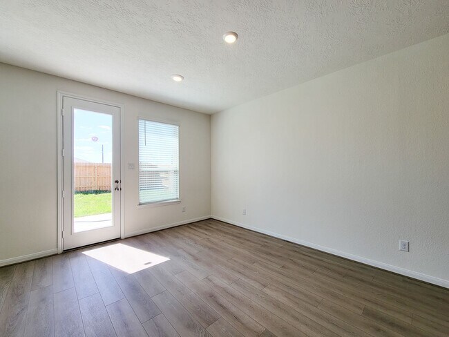 Building Photo - 2815 LYRA Ct