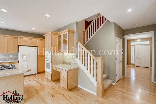 Building Photo - Spacious & Stylish 4-Bedroom Home in Desirable Northwest Portland