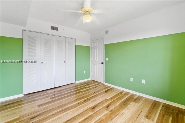 Building Photo - 5065 Wiles Rd