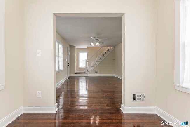 Building Photo - 15 Cowles St