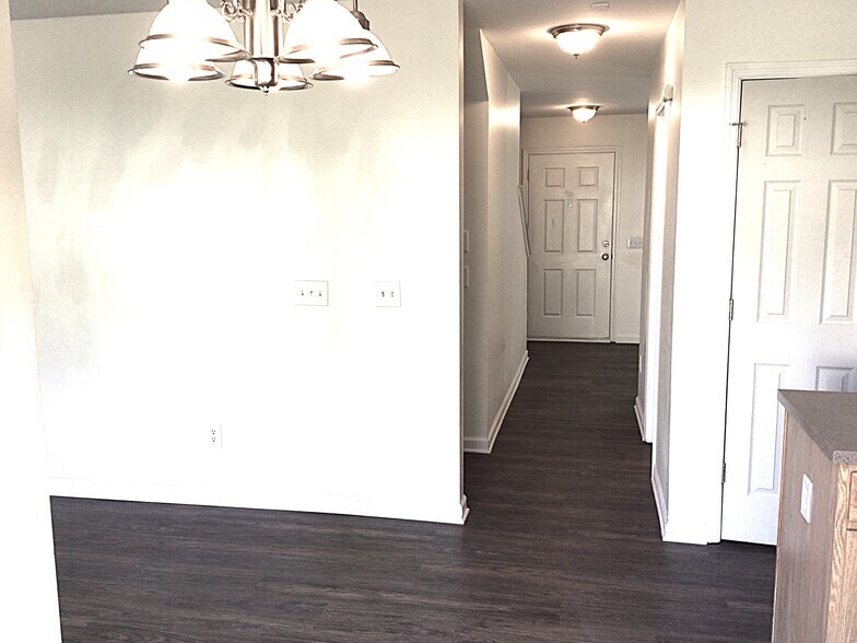 Building Photo - 1001 Finley Ct