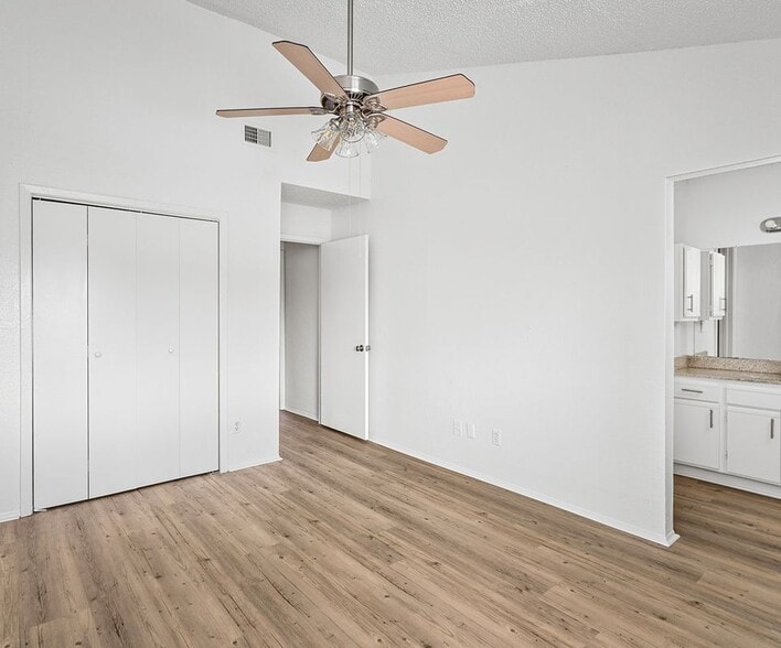 Building Photo - 2111 Holly Hall St